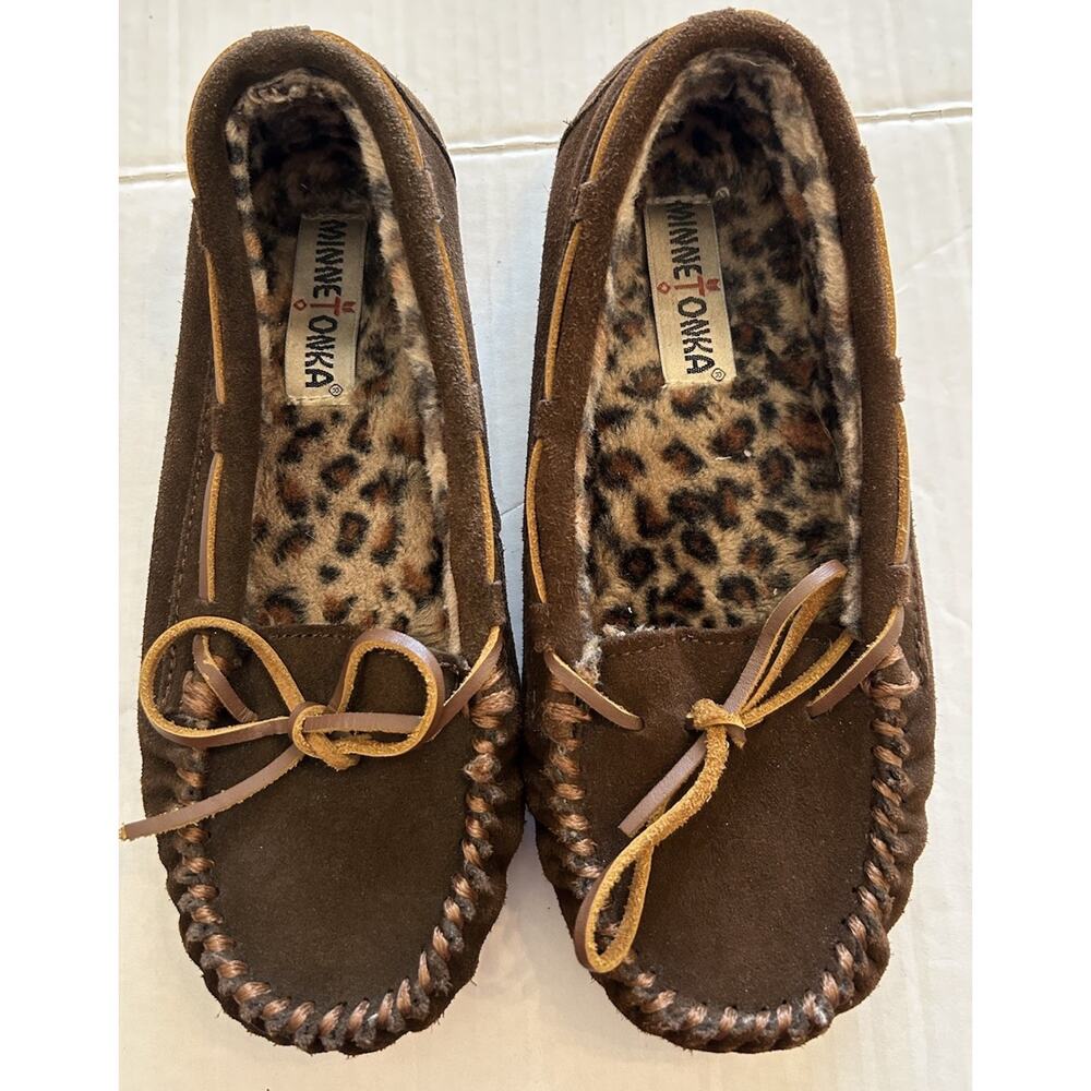 Minnetonka Moccasins‎ Brown Suede Women’s Size 7 Lined Rubber Soles Bow Slippers